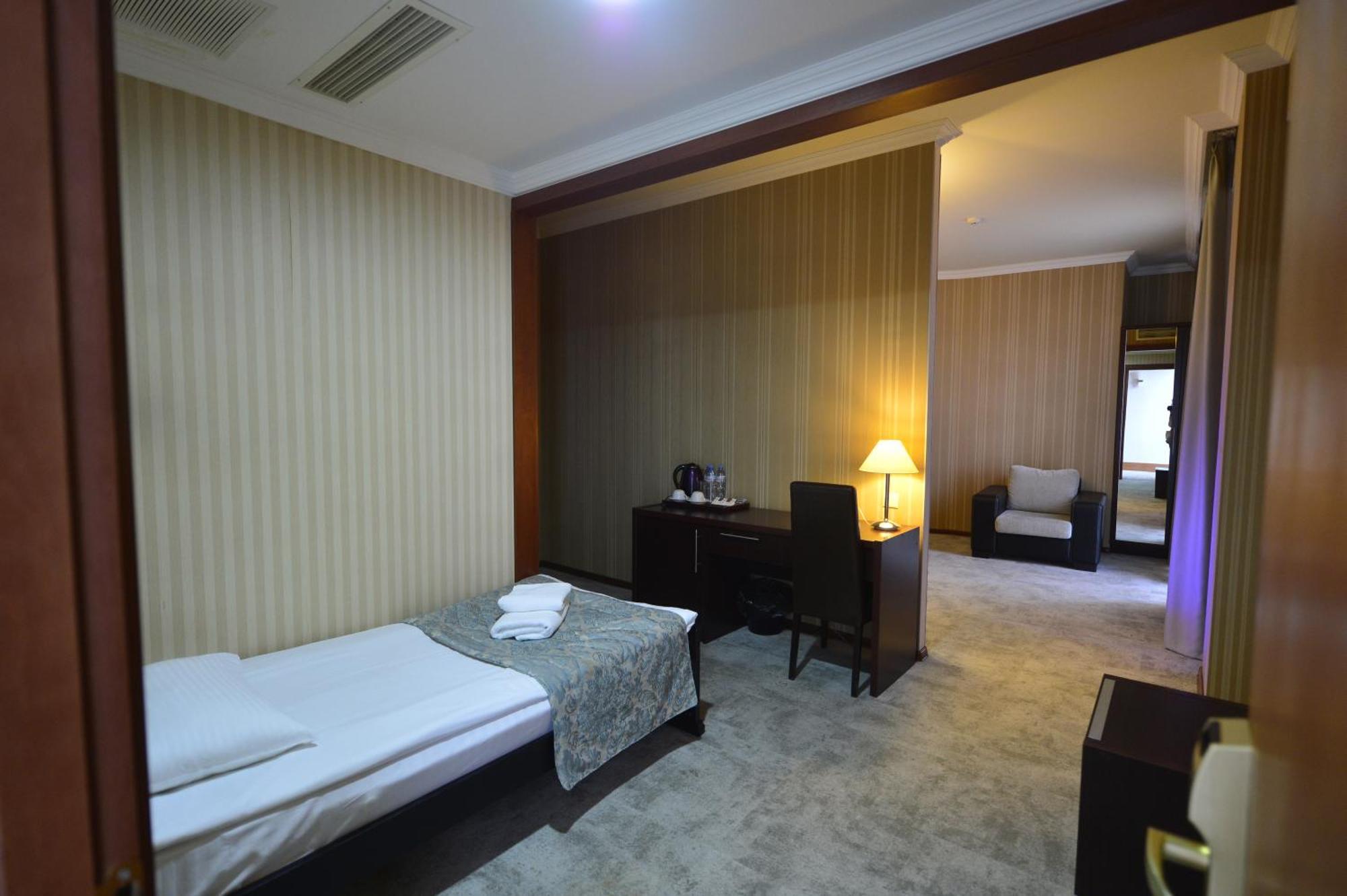 Hotel Astoria Tbiliszi Kültér fotó